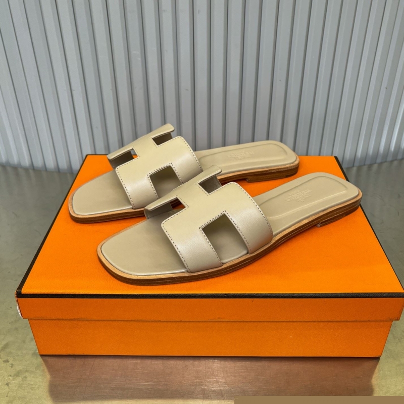 H**mes slippers